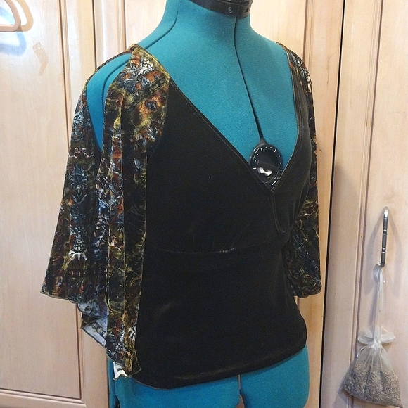 🖤Vintage Velvet Dark Olive Green Fairy Crop Top w/ Split 3/4 Bell Sleeve - Picture 15 of 17